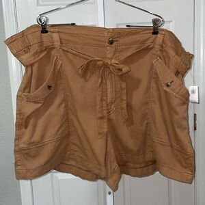 124 NWT Old Navy Tan Belted Navy Shorts W 26 Rise 14 Inseam 5